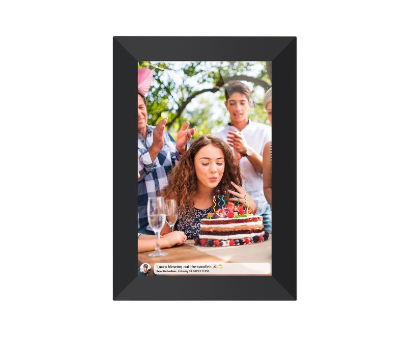 Momnt 10.1" Digital Photo Frame (Frameo OS)